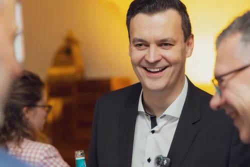 Tagungsfotograf auf dem Forum Mittelstand: Gespräche im Networking-Bereich