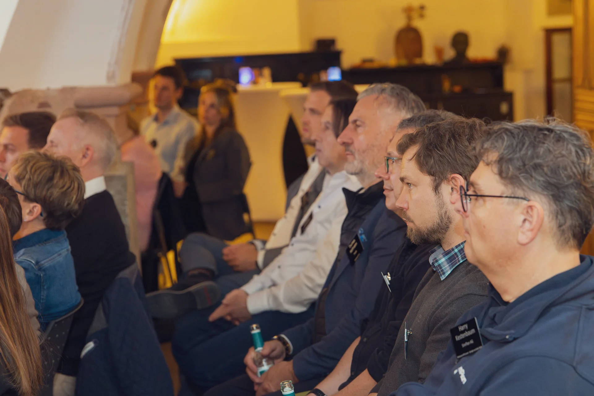 Tagungsfotograf auf dem Forum Mittelstand: Gespräche im Networking-Bereich
