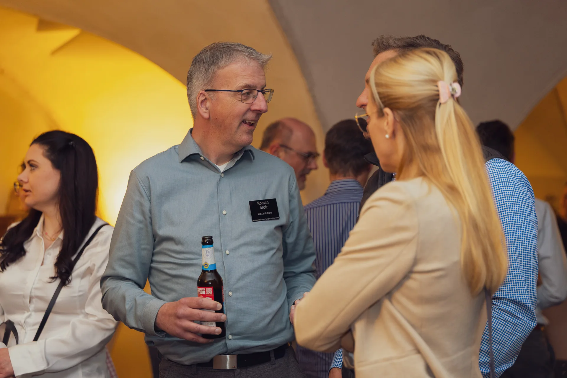 Tagungsfotograf auf dem Forum Mittelstand: Gespräche im Networking-Bereich