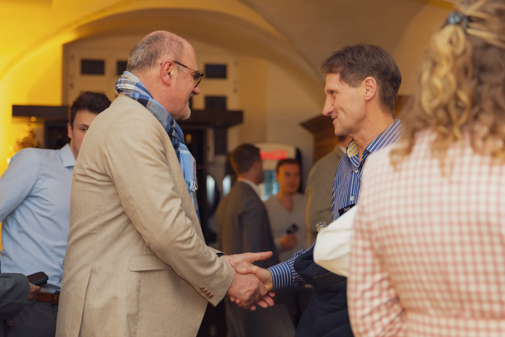 Tagungsfotograf auf dem Forum Mittelstand: Gespräche im Networking-Bereich
