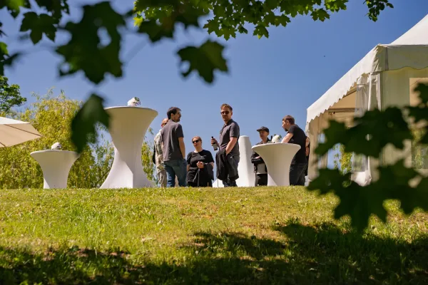 Eventfotograf beim Sommerfest eines Unternehmens: Empfang der Gäste auf dem Geisberg