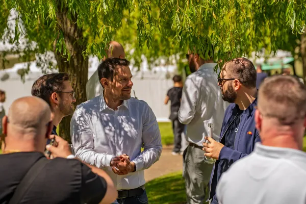 Eventfotograf beim Sommerfest eines Unternehmens: Empfang der Gäste auf dem Geisberg