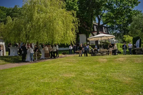 Eventfotograf beim Sommerfest eines Unternehmens: Empfang der Gäste auf dem Geisberg