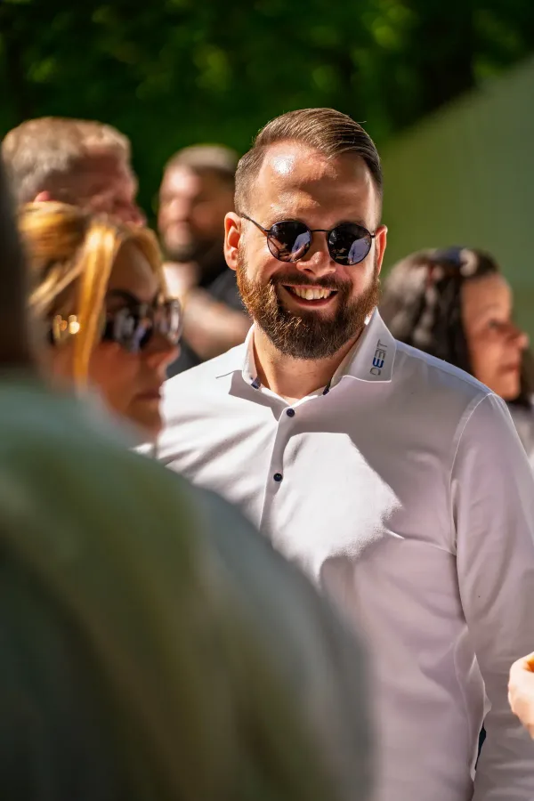 Fotograf für Firmenjubiläum: Ankunft und Empfang beim Sommerfest der debit Computer-Service GmbH