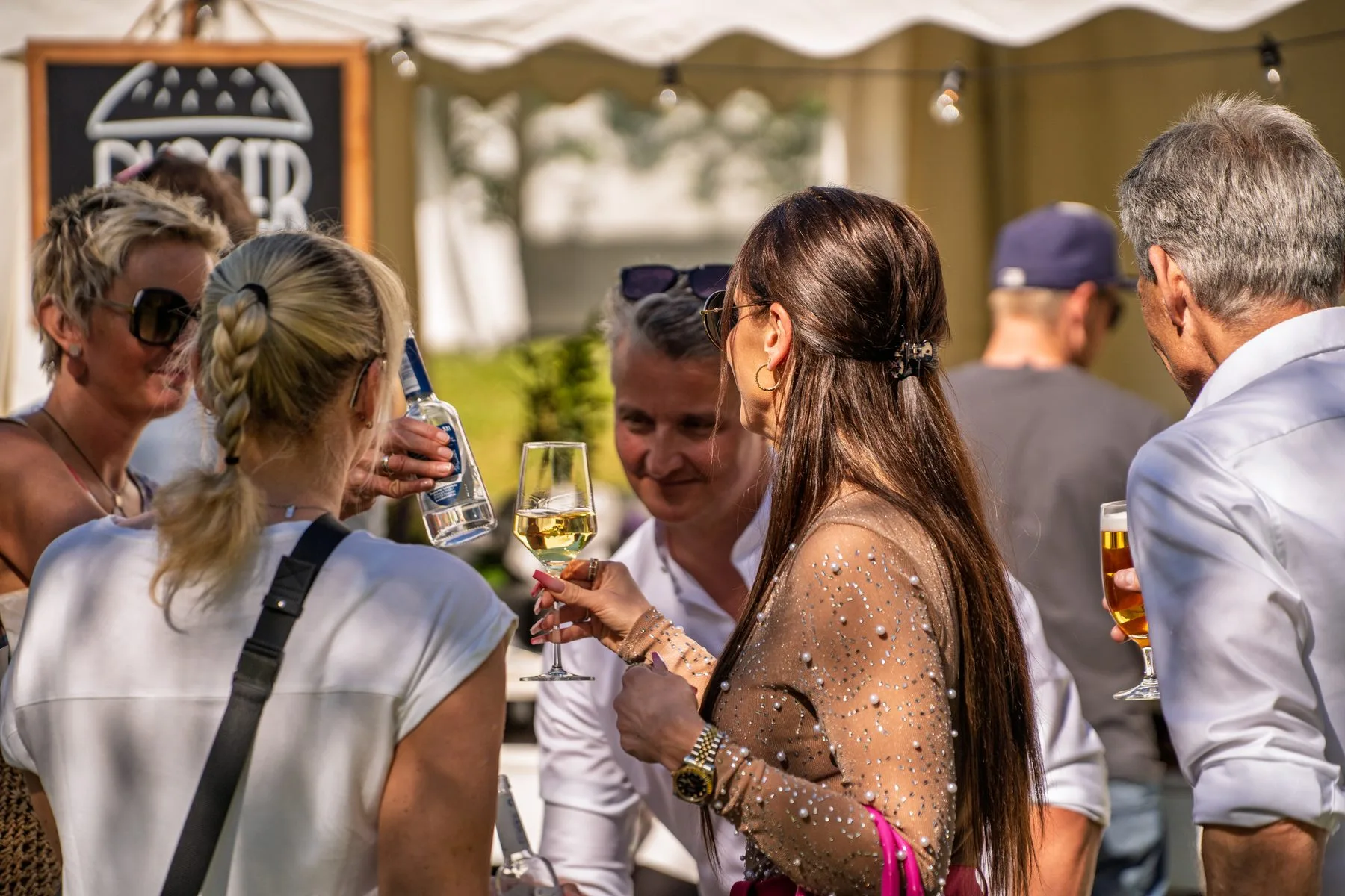 Eventfotografie beim Sommerfest einer Firma: Food Trucks und Longdrink-Bar