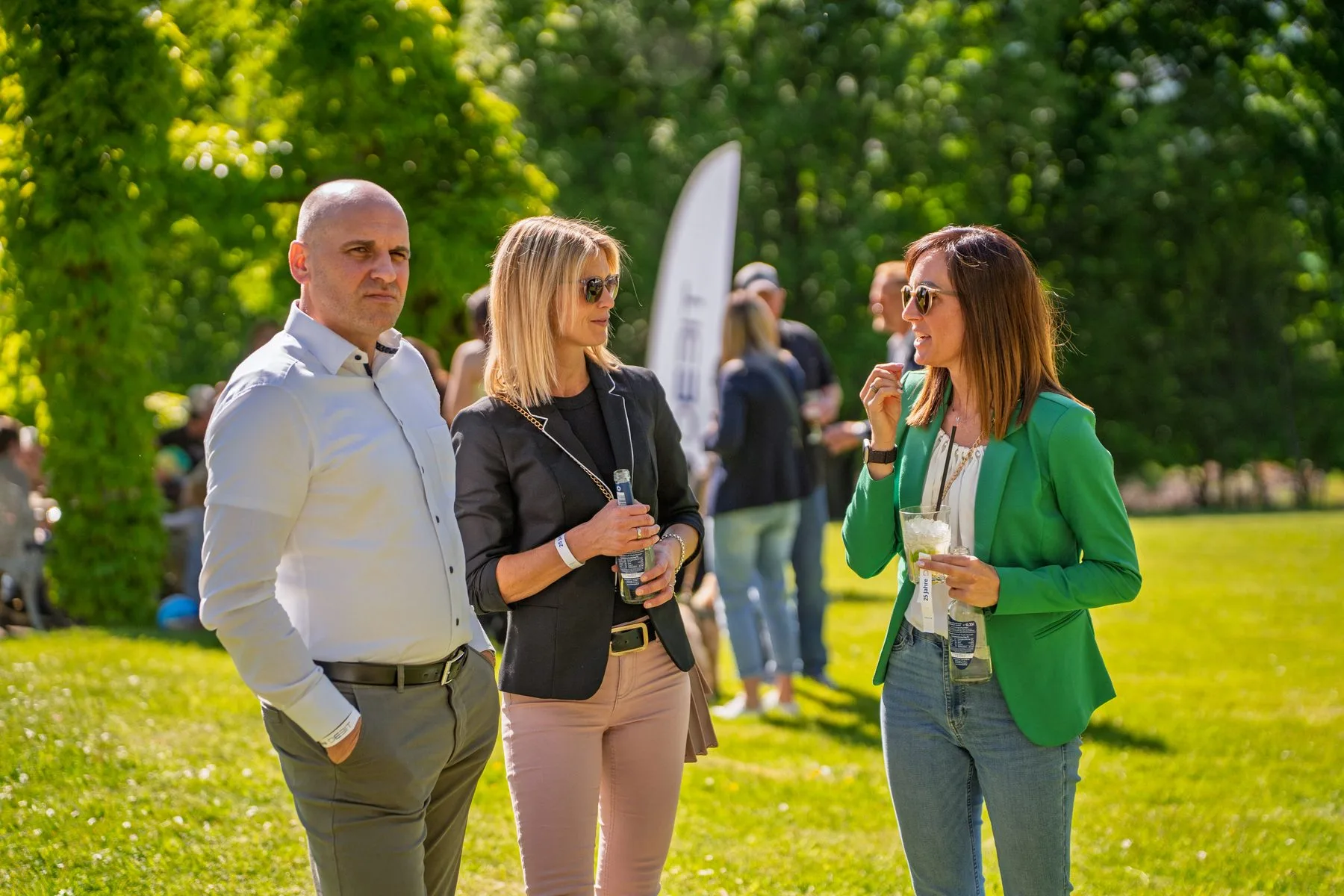 Eventfotografie beim Sommerfest einer Firma: Food Trucks und Longdrink-Bar