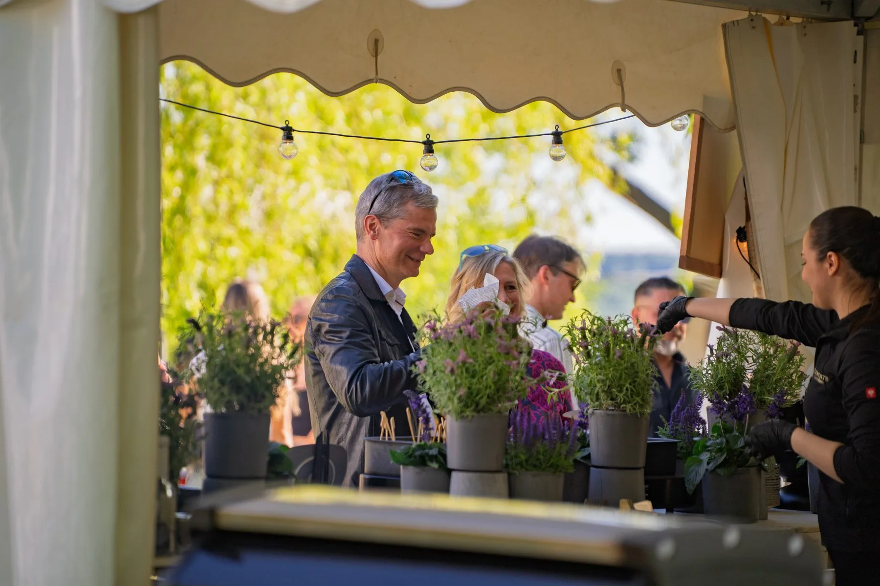 Fotograf für Firmenevents: Buffet und Bar beim Jubiläum der debit Computer-Service GmbH