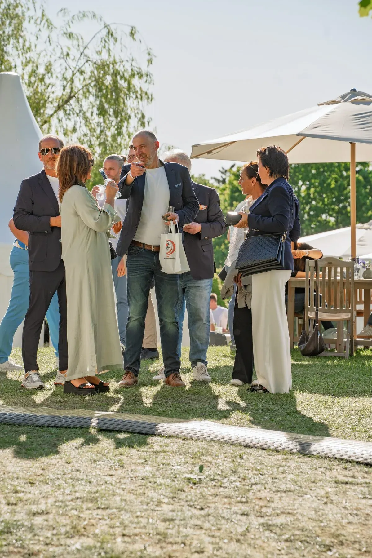 Eventfotografie beim Sommerfest einer Firma: Food Trucks und Longdrink-Bar