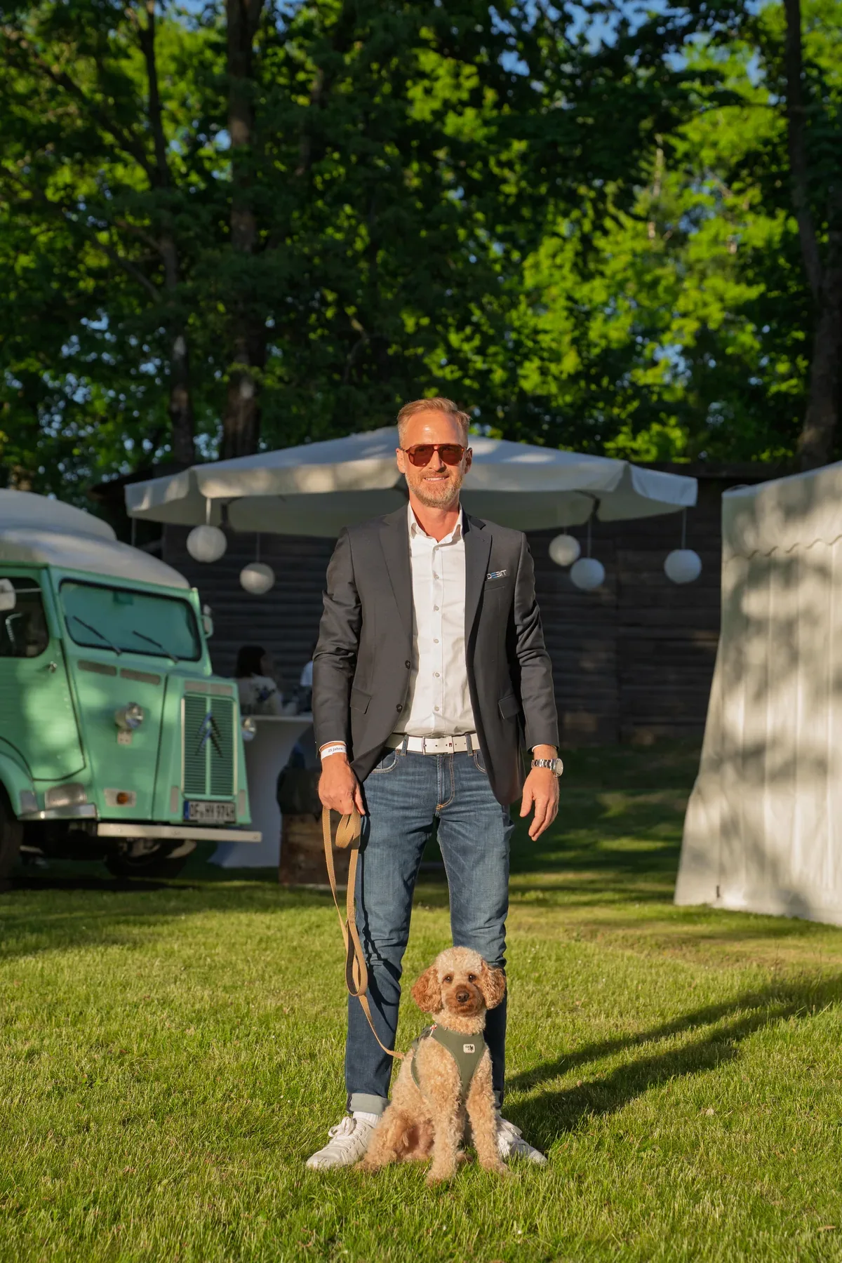 Eventfotograf beim Sommerfest: Gespräche und Networking am Nachmittag