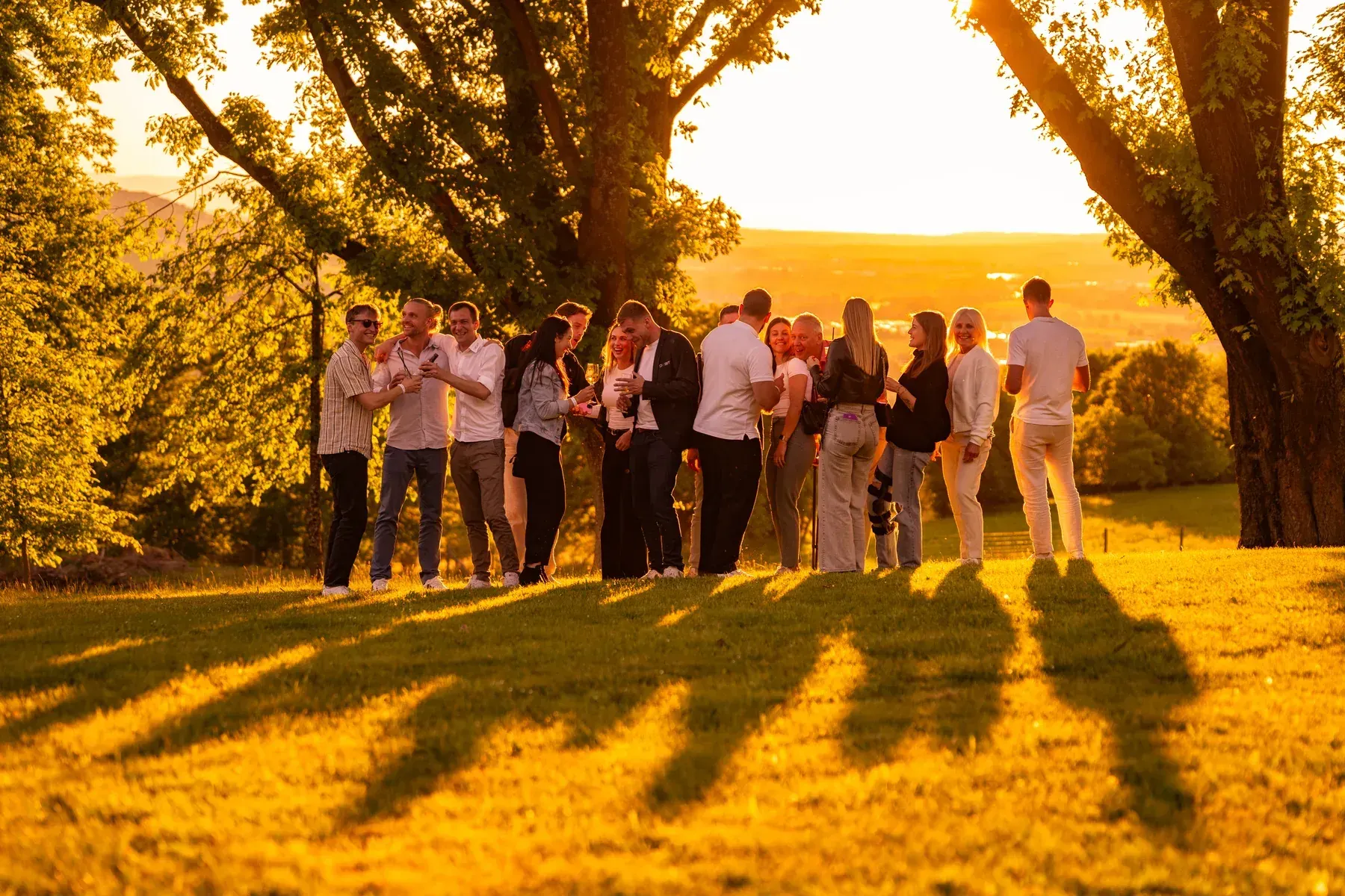 Eventfotografie zur Firmenfeier im Abendlicht auf dem Geisberg