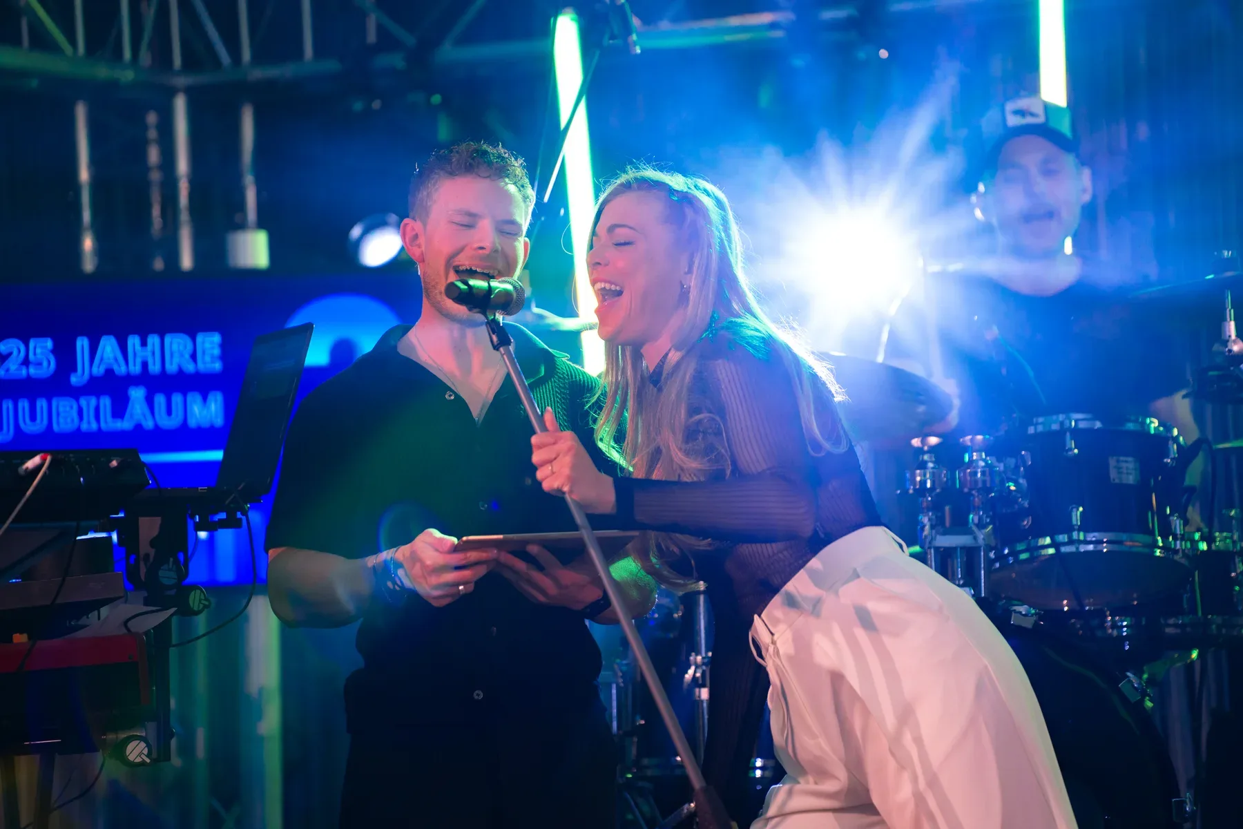 Eventfotografie am Abend: Partystimmung und Tanzfläche beim Firmenjubiläum