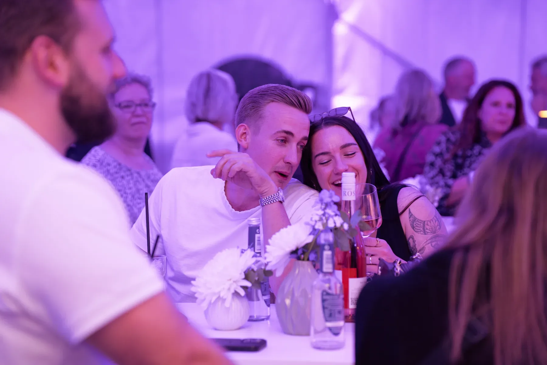 Eventfotografie am Abend: Partystimmung und Tanzfläche beim Firmenjubiläum