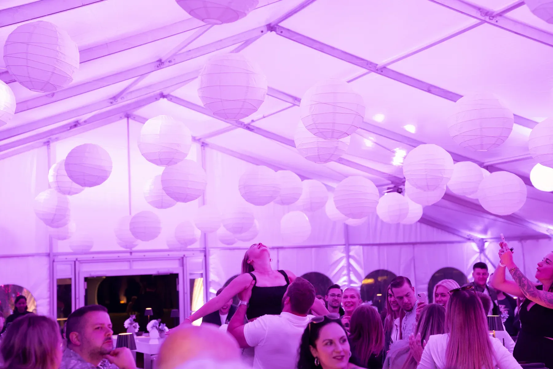 Eventfotograf auf der Firmenfeier: Live-Musik der Band SHAKE beim Sommerfest