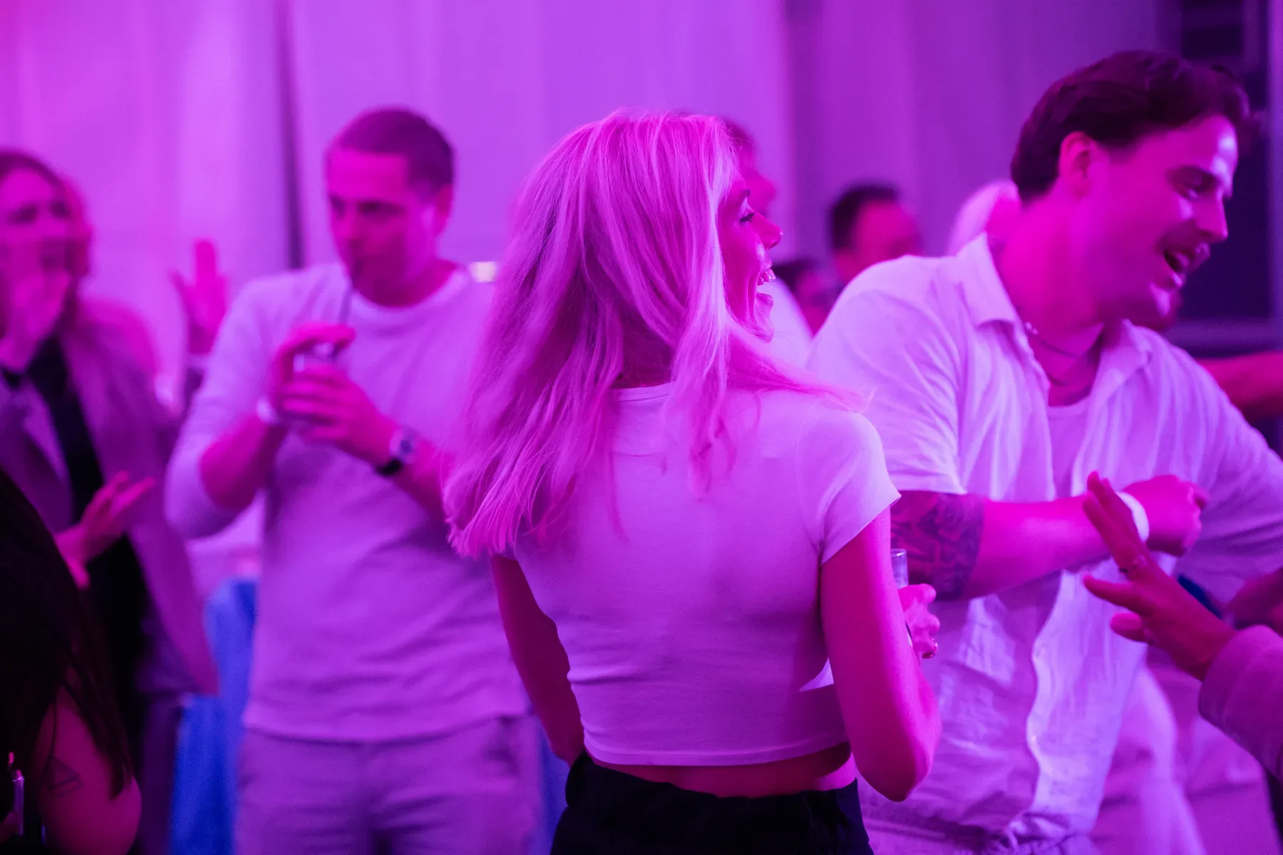 Eventfotograf beim Firmenjubiläum: Stimmung auf der Tanzfläche am späten Abend