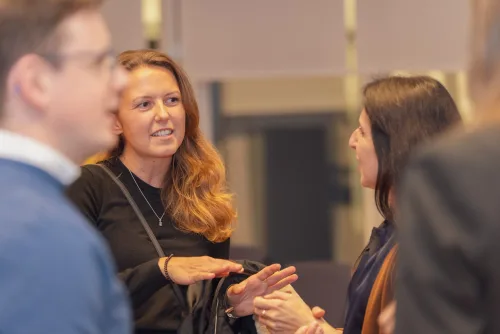 Businessportrait Wirtschaftsjunioren Aschaffenburg: Portrait vor der Versammlung