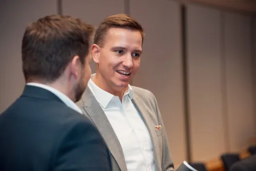 Eventfotografie Vorstandswahl: André Schneeweiß im Moment der Wahl
