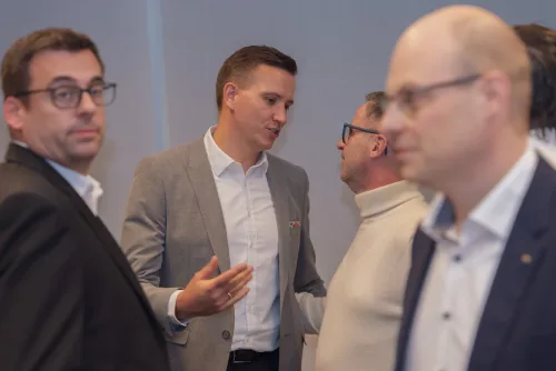 Businessportrait Wirtschaftsjunioren Aschaffenburg: Portrait im Halbprofil