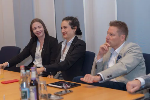 Eventfotograf Jahreshauptversammlung: Moment des Innehaltens nach der Wahl