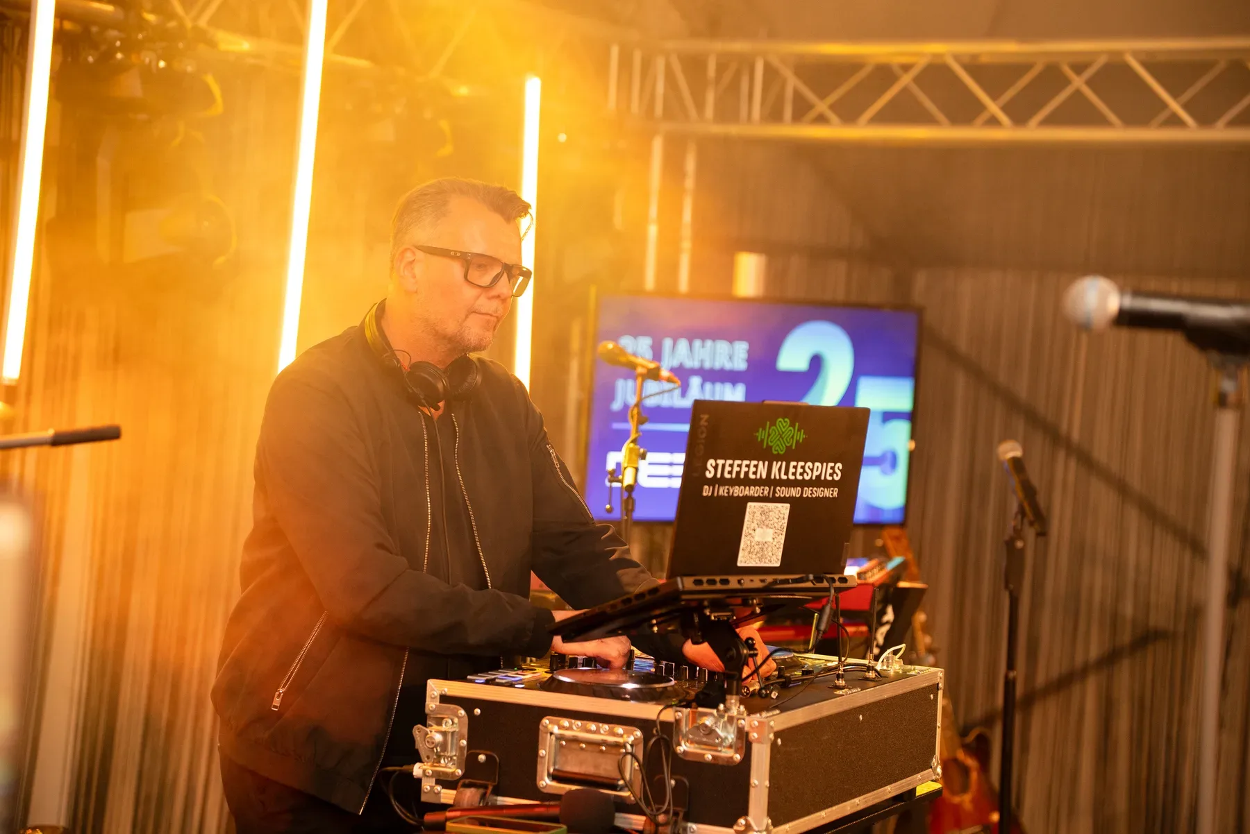 Fotograf für Firmenevents: die Band spielt beim Sommerfest der debit Computer-Service GmbH