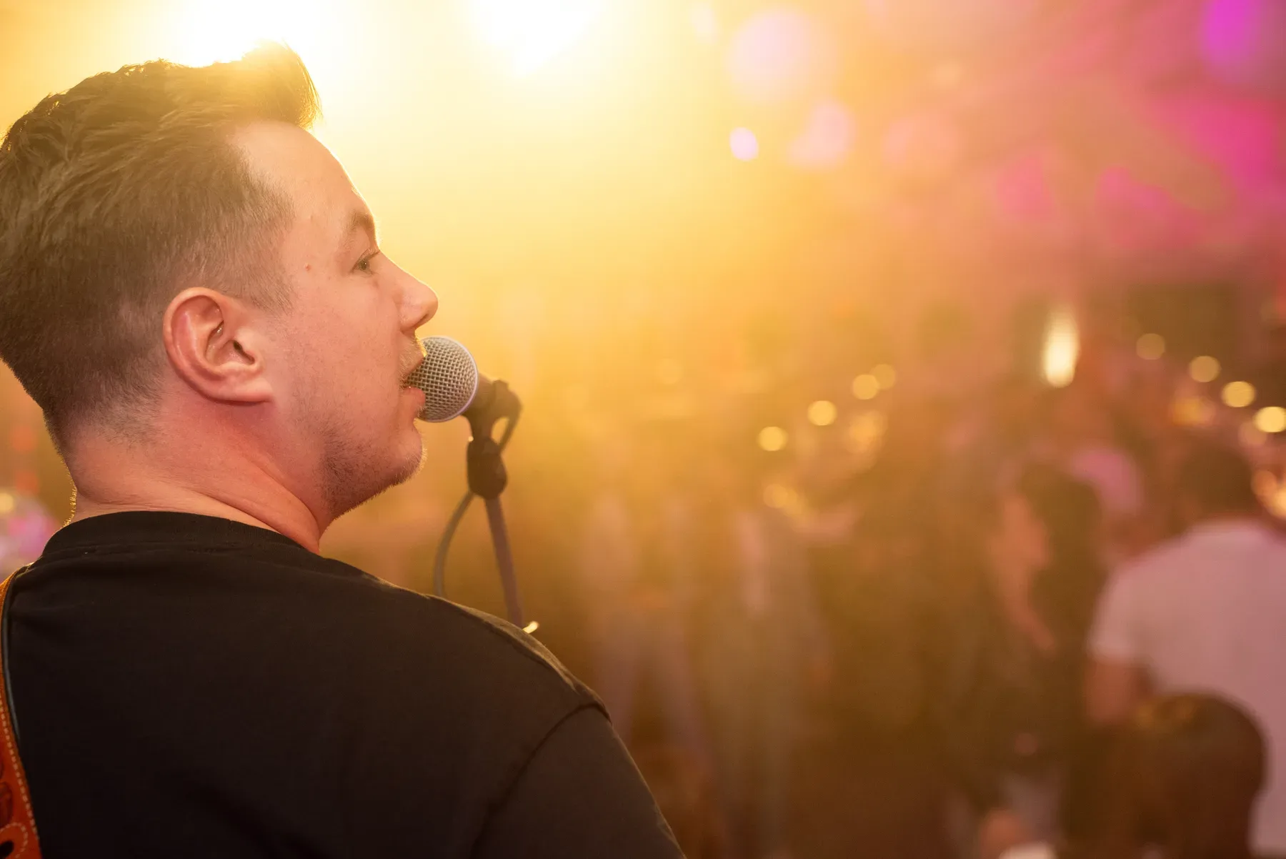 Eventfotograf auf der Firmenfeier: Live-Musik der Band SHAKE beim Sommerfest