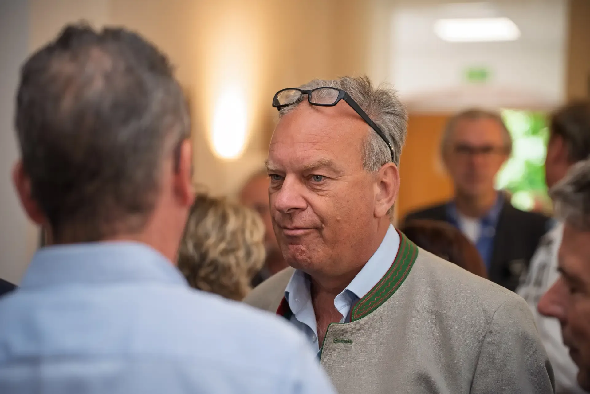 Eventfotografie beim PROMADE Business-Event in Aschaffenburg: Gäste im Gespräch