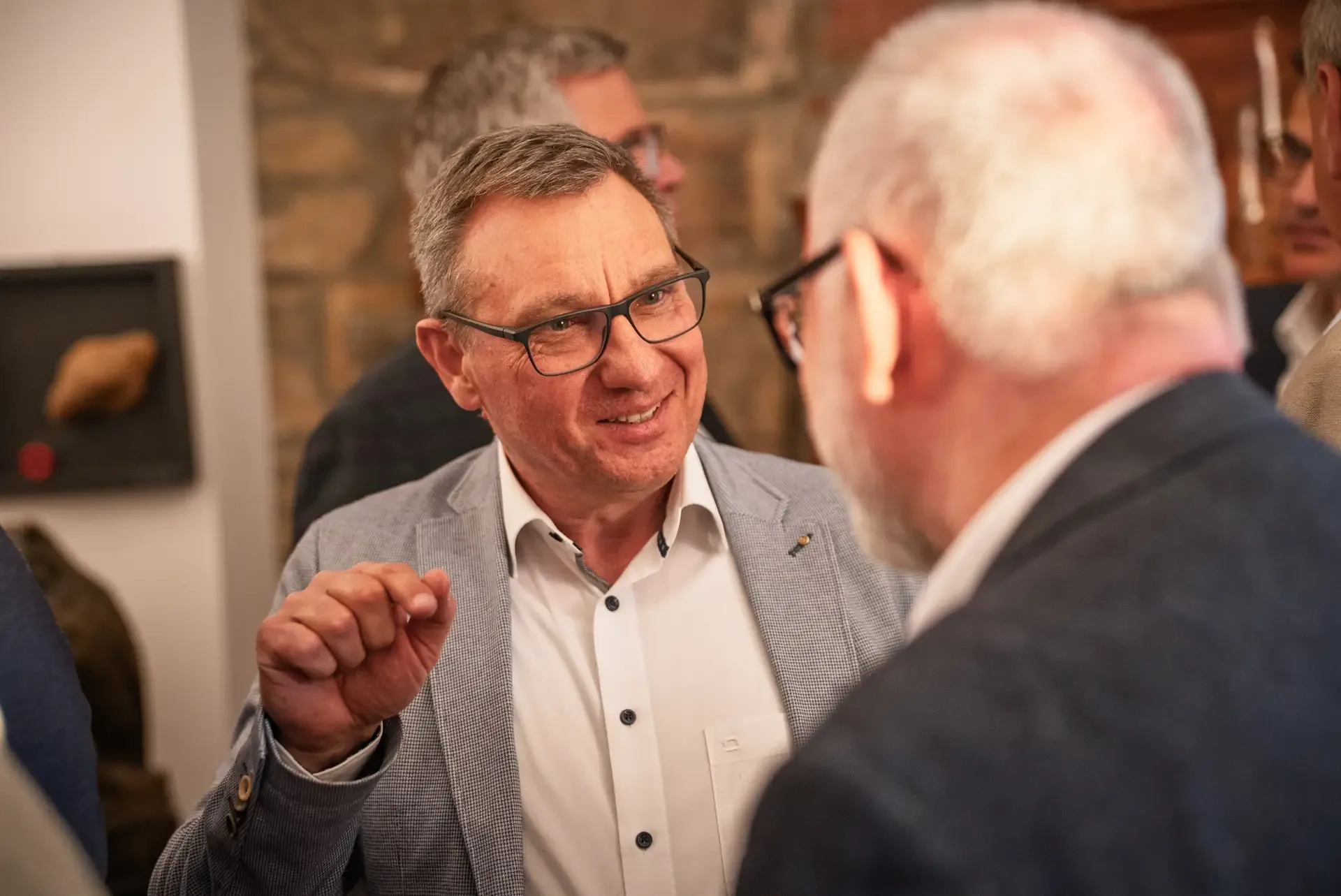 Eventfotograf auf einem Business-Event: Vortrag und Publikum