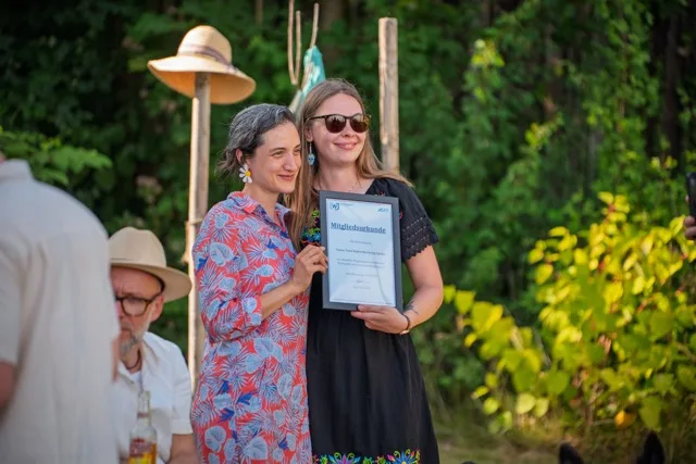Eventfotograf WJ Sommerfest 2025: Gäste im Gespräch am Abend, Wirtschaftsjunioren Aschaffenburg