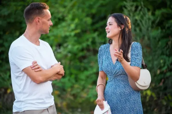 Eventfotograf WJ Sommerfest 2025: Lachen und Gruppenmoment beim Motto-Fest