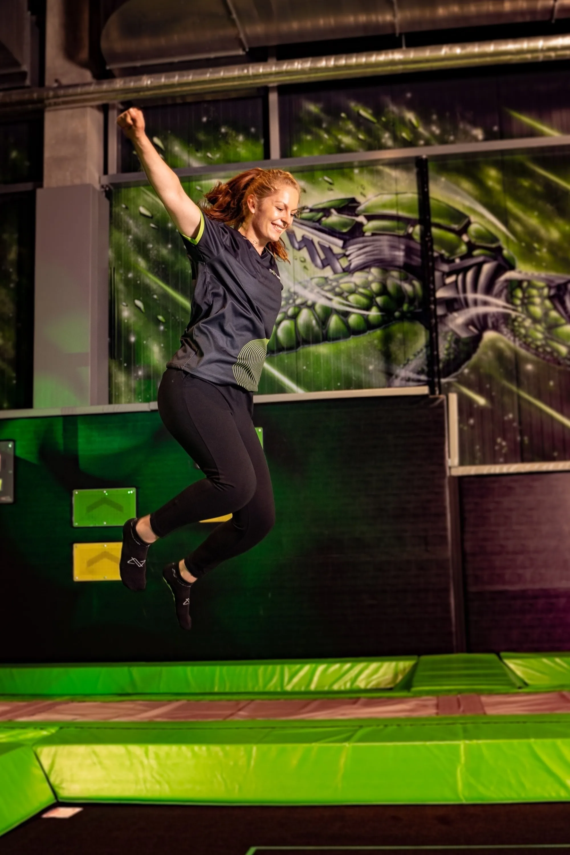 Trampolinpark Fotografie Hösbach: Sprung über der Trampolinfläche in der Airbase