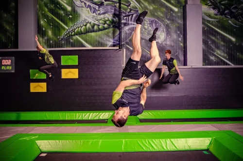 Trampolinpark Fotografie nahe Aschaffenburg: Blick in die Ninja Tag Area