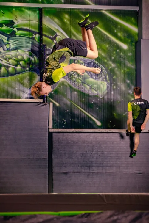 Trampolinpark Fotografie nahe Aschaffenburg: Blick in die Ninja Tag Area