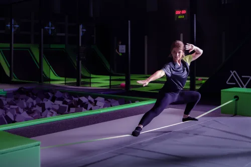 Trampolinpark Fotografie nahe Aschaffenburg: Blick in die Ninja Tag Area