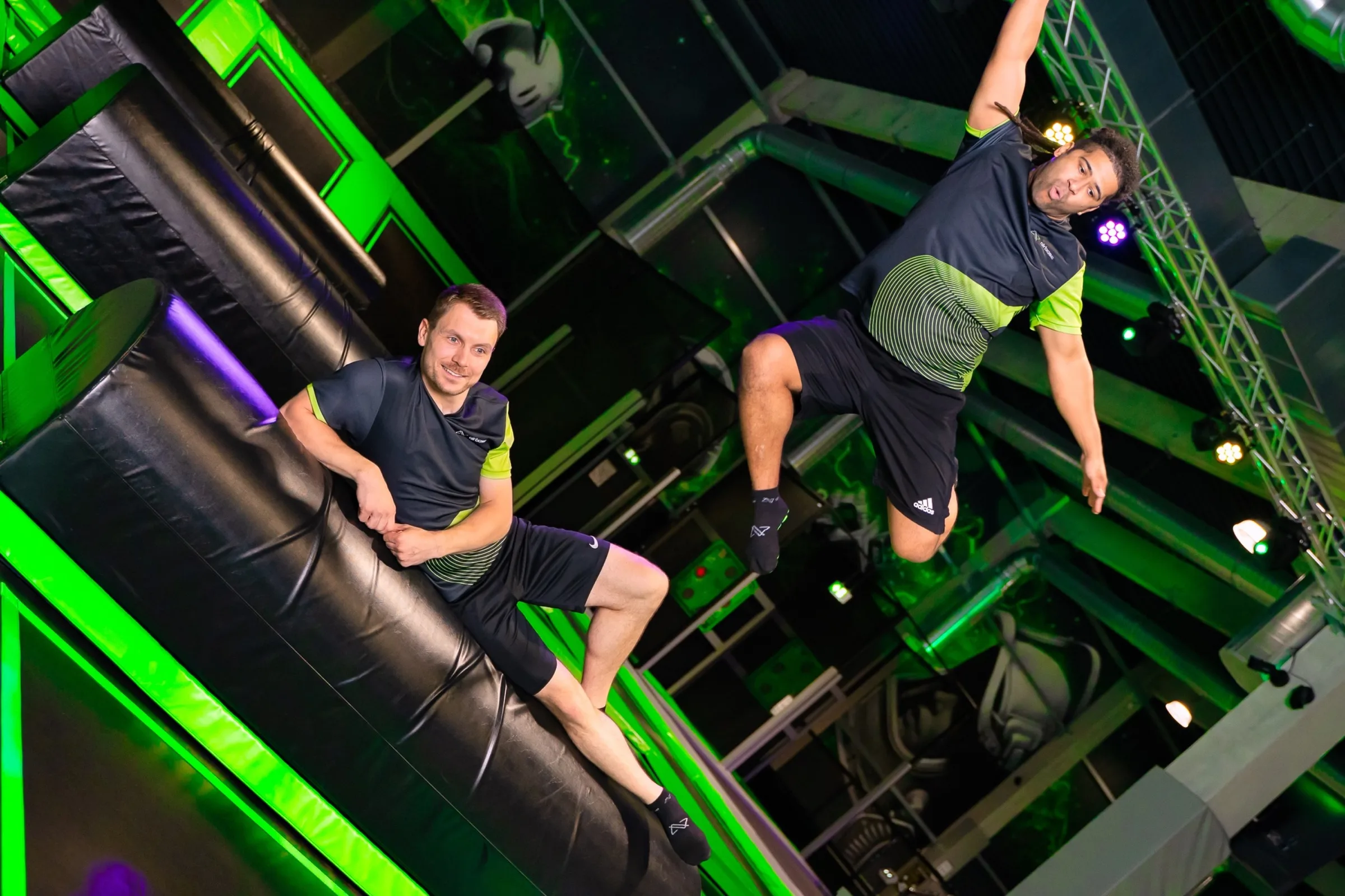 Trampolinpark Fotografie nahe Aschaffenburg: Blick in die Ninja Tag Area