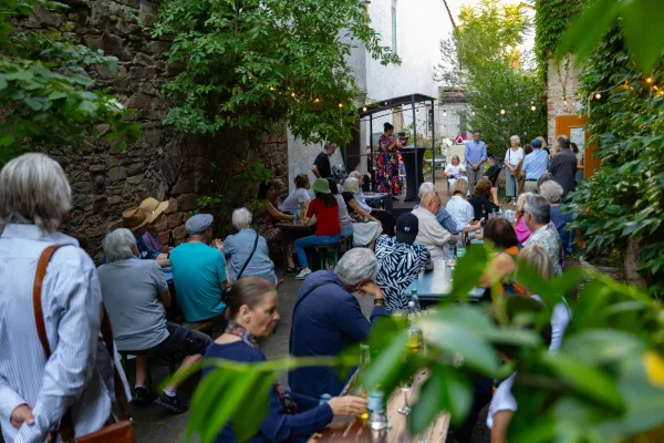 Eventfotografie Vernissage Aschaffenburg: Ausstellungseröffnung "Demokratie und Humor" im KunstLANDing