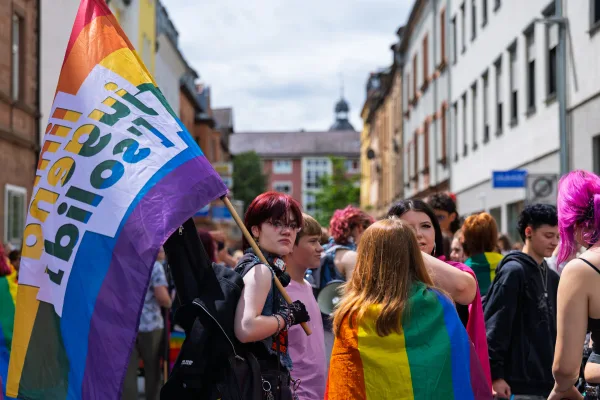 Eventfotografie Christopher Street Day Aschaffenburg: Demonstrationszug durch die Innenstadt
