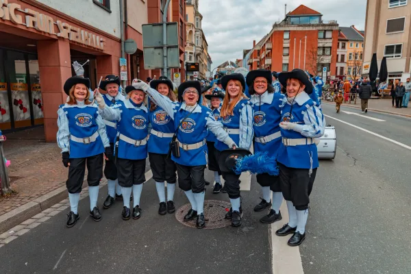 Eventfotografie Faschingsumzug Aschaffenburg: Motivwagen beim Fastnachtszug durch die Innenstadt