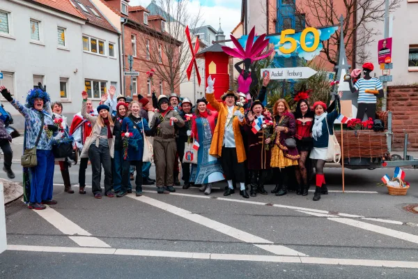 Eventfotograf beim Faschingsumzug Aschaffenburg: der ehemalige Oberbürgermeister Jürgen Herzing feiert mit den Narren.