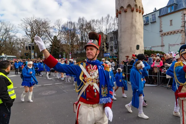 Eventfotografie Faschingsumzug Aschaffenburg: Motivwagen beim Fastnachtszug durch die Innenstadt