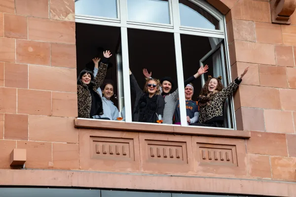 Eventfotografie Faschingsumzug Aschaffenburg: Motivwagen beim Fastnachtszug durch die Innenstadt