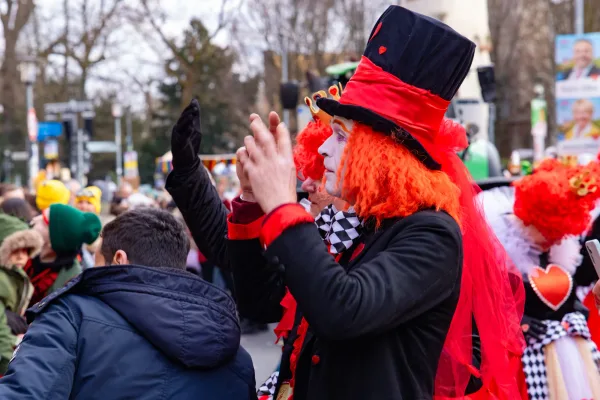 Eventfotografie Faschingsumzug Aschaffenburg: Motivwagen beim Fastnachtszug durch die Innenstadt