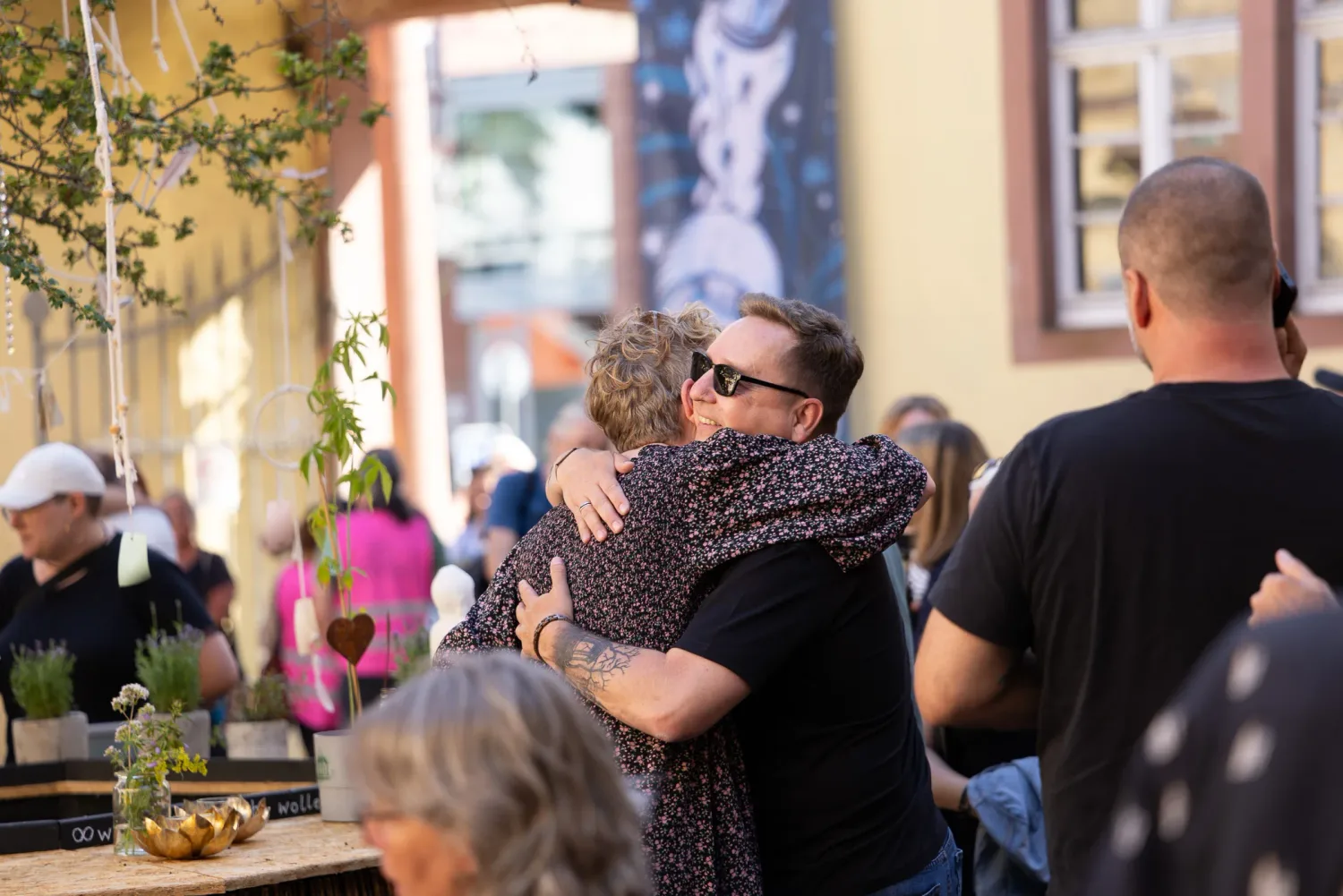 Eventfotografie Kulturpreisverleihung: Publikum bei der Ausstellung „Kosmos KOMMZ“ im Schönborner Hof, Aschaffenburg