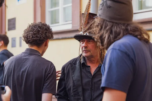 Eventfotografie Kulturpreisverleihung: Publikum bei der Ausstellung „Kosmos KOMMZ“ im Schönborner Hof, Aschaffenburg