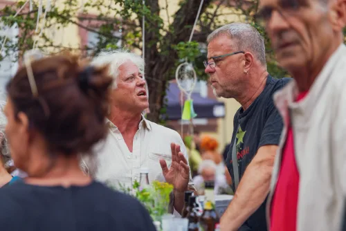 Eventfotografie Kulturpreisverleihung: Publikum bei der Ausstellung „Kosmos KOMMZ“ im Schönborner Hof, Aschaffenburg