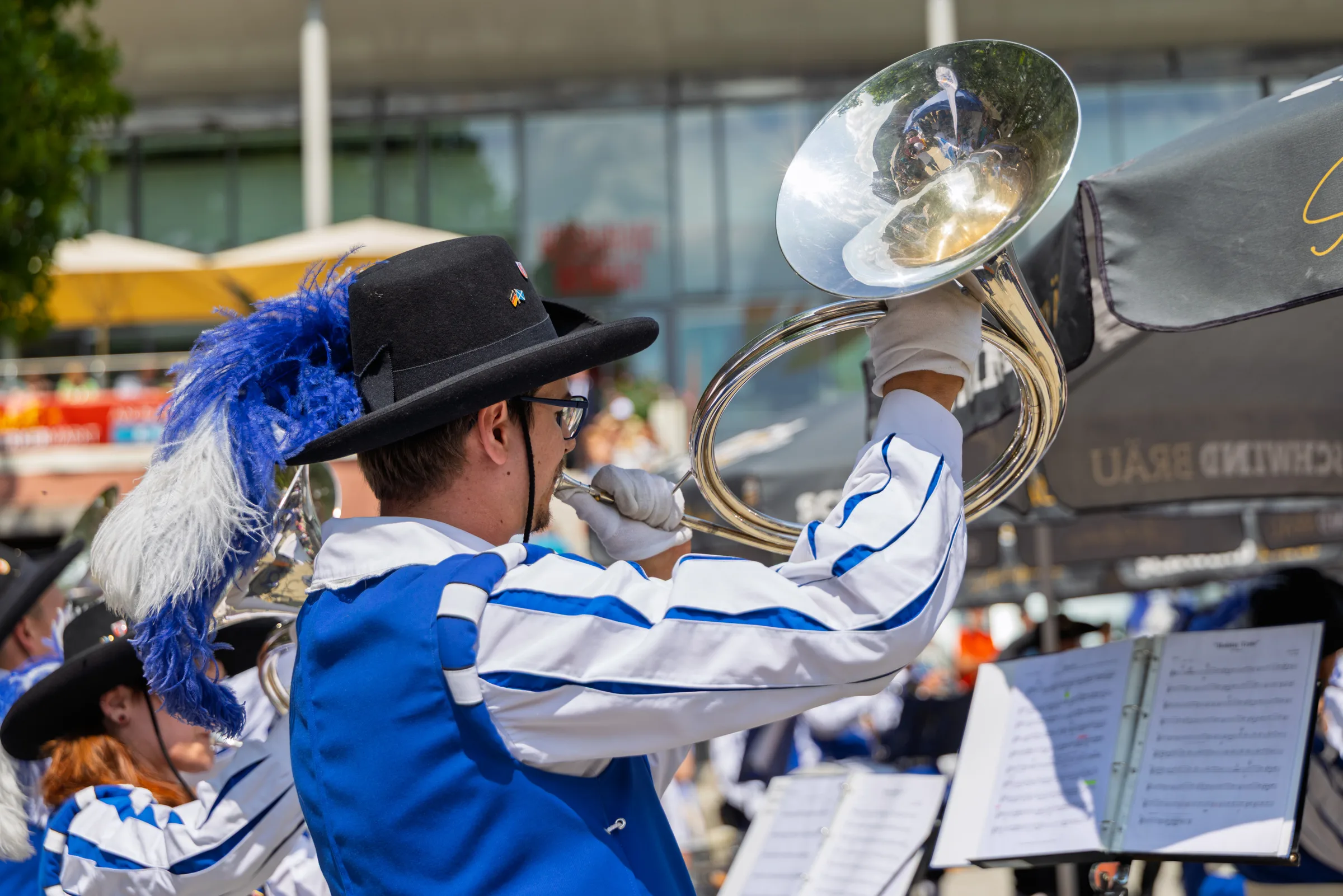 Eventfotograf beim Jubiläumsfest: Trommler und Fanfarenbläser des Spielmannszugs Obernau