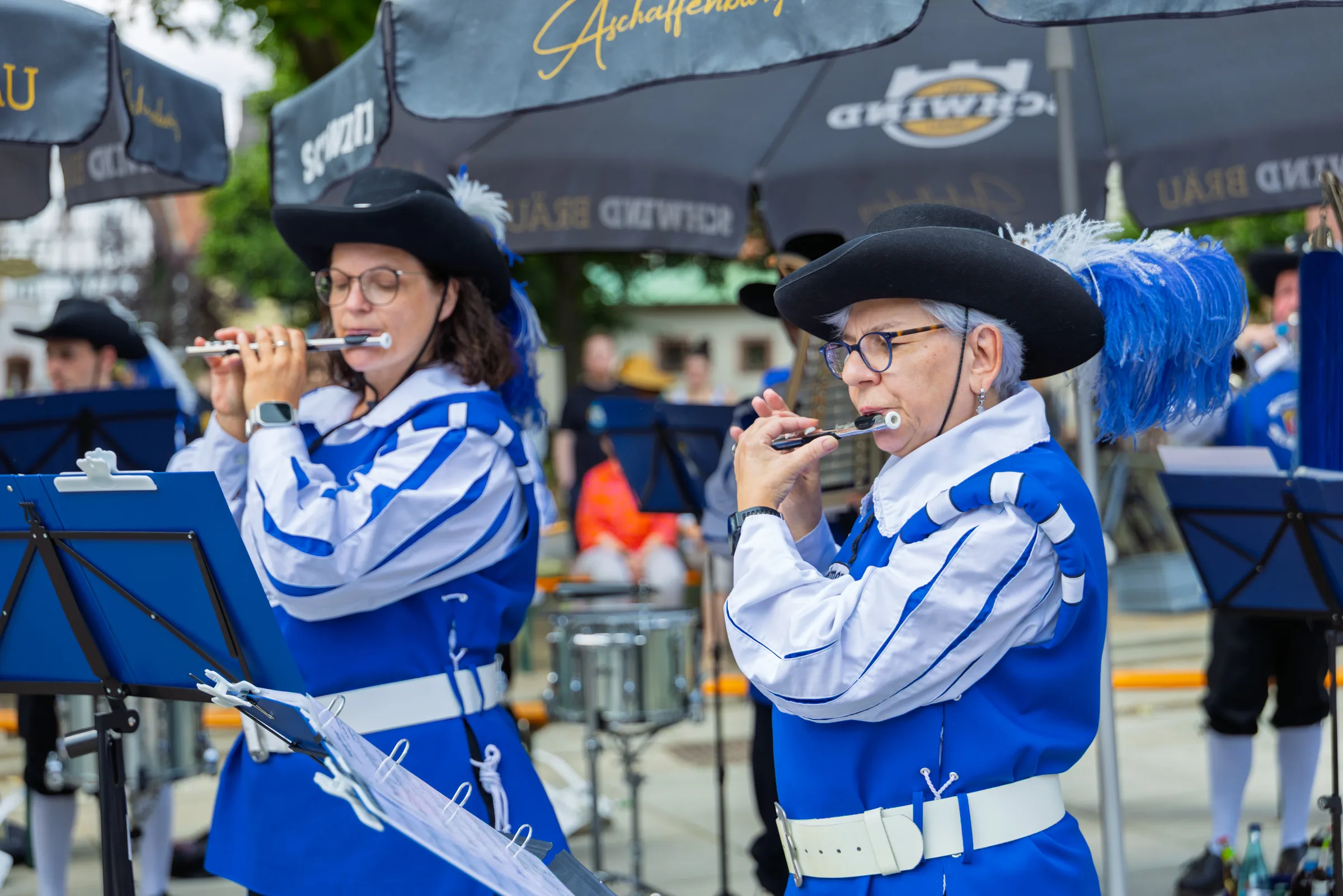 Eventfotograf beim Jubiläumsfest: Trommler und Fanfarenbläser des Spielmannszugs Obernau