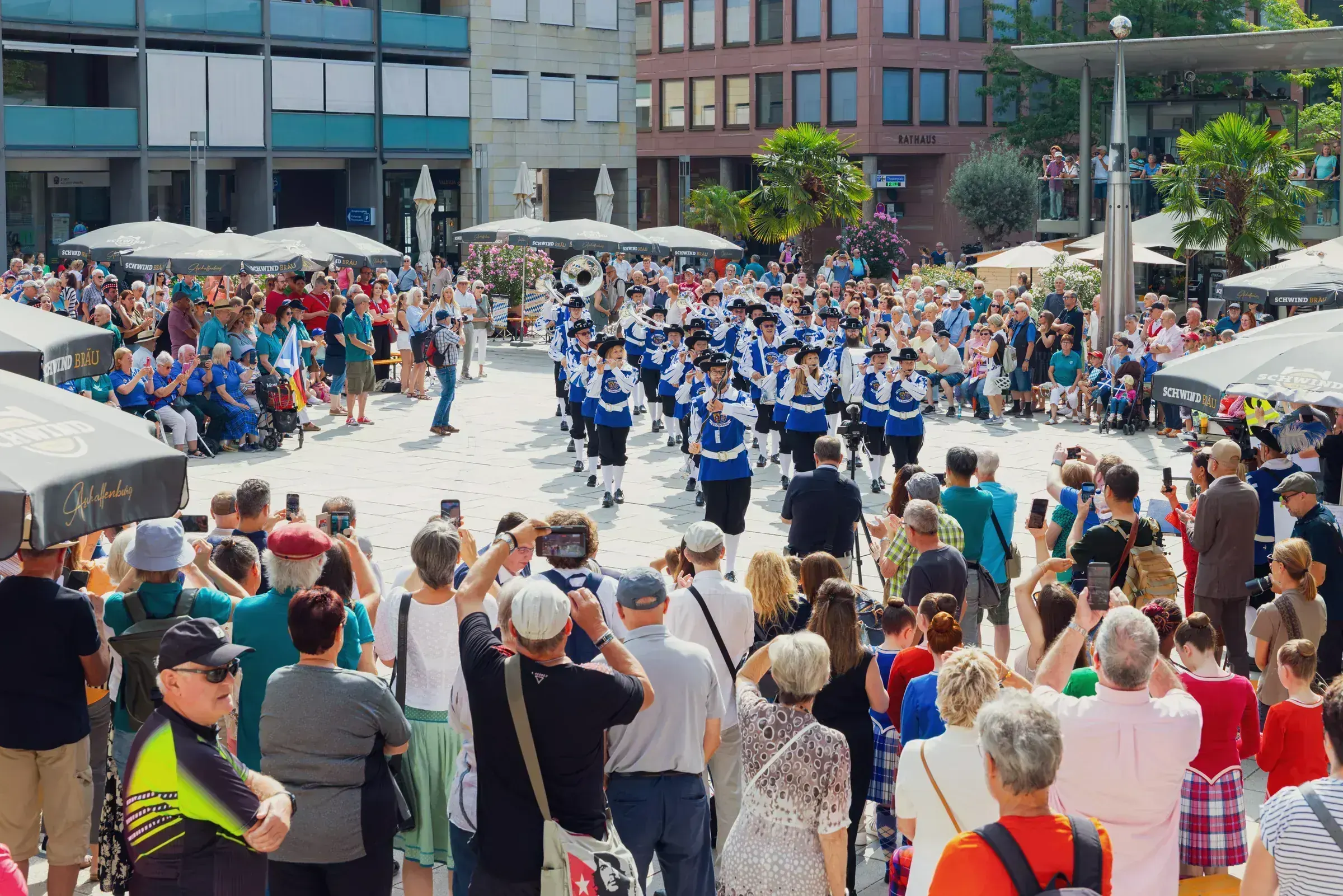 Eventfotograf beim Jubiläumsfest: Trommler und Fanfarenbläser des Spielmannszugs Obernau