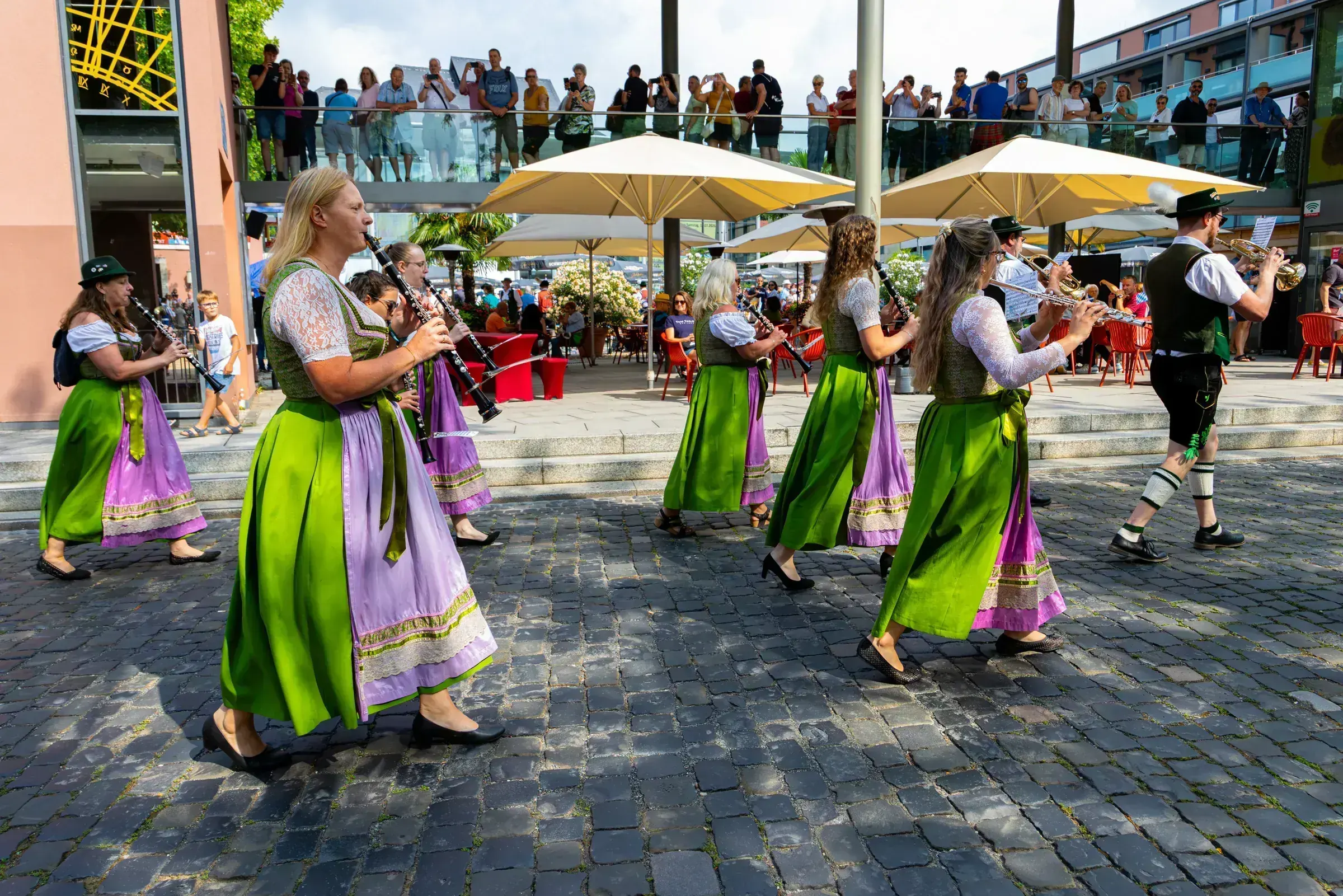 Eventfotograf beim Jubiläumsfest: Musiker des Musikvereins Melomania Obernau mit Blasinstrumenten