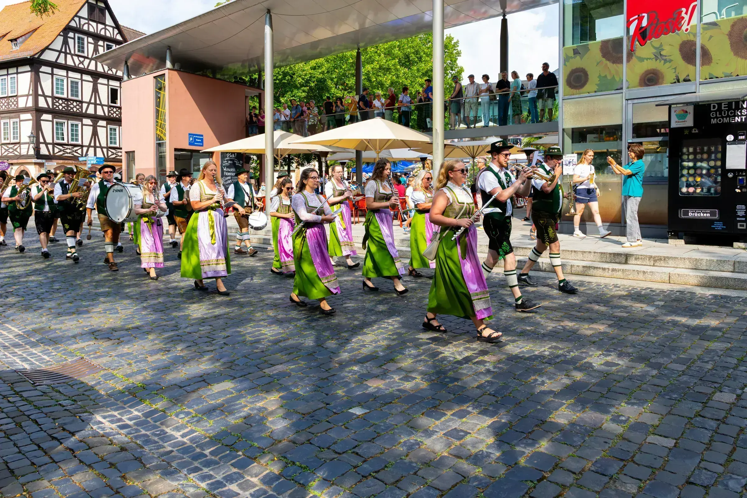 Eventfotografie Aschaffenburg: Blaskapelle Melomania Obernau beim Bühnenauftritt