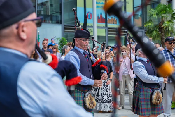 Bühnenprogramm Städtepartnerschaft Aschaffenburg-Perth: Musiker der Perth & District Pipe Band
