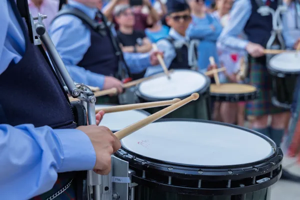 Bühnenprogramm Städtepartnerschaft Aschaffenburg-Perth: Musiker der Perth & District Pipe Band